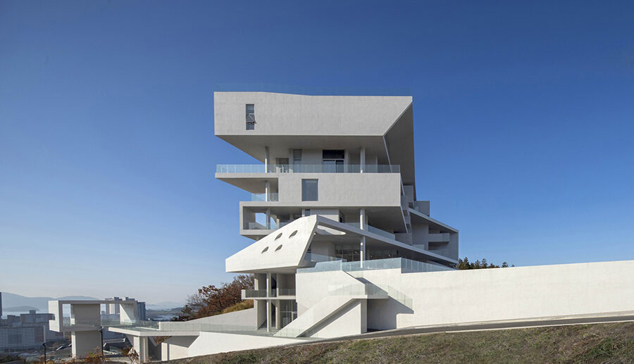 Embracing Nature and Urbanity: The Design of Fort Port by Heesoo Kwak and IDMM Architects