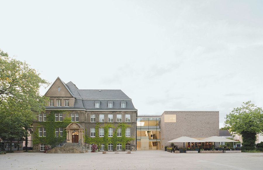 Harmonizing Heritage and Modernity: Town Hall Extension in Holzwickede